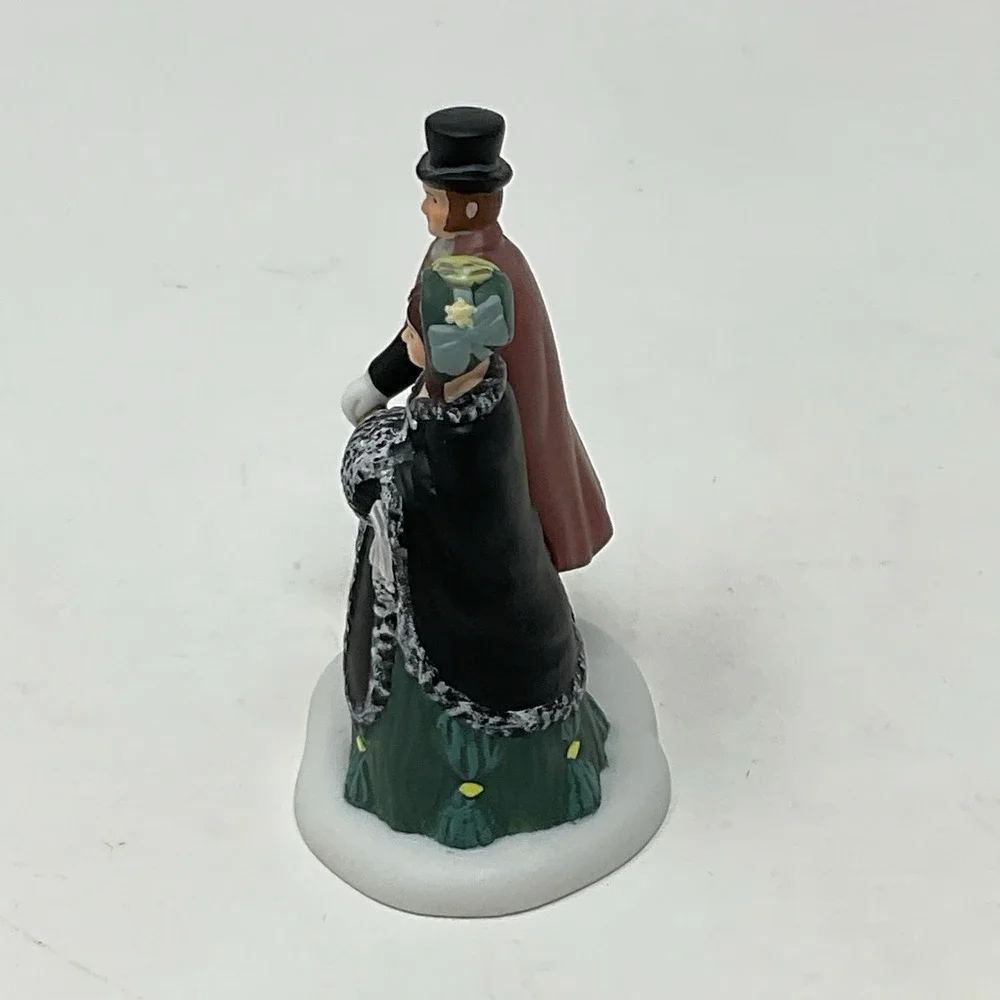 Dept 56 Dickens Village A Gentleman And Lady Christmas 56.58559